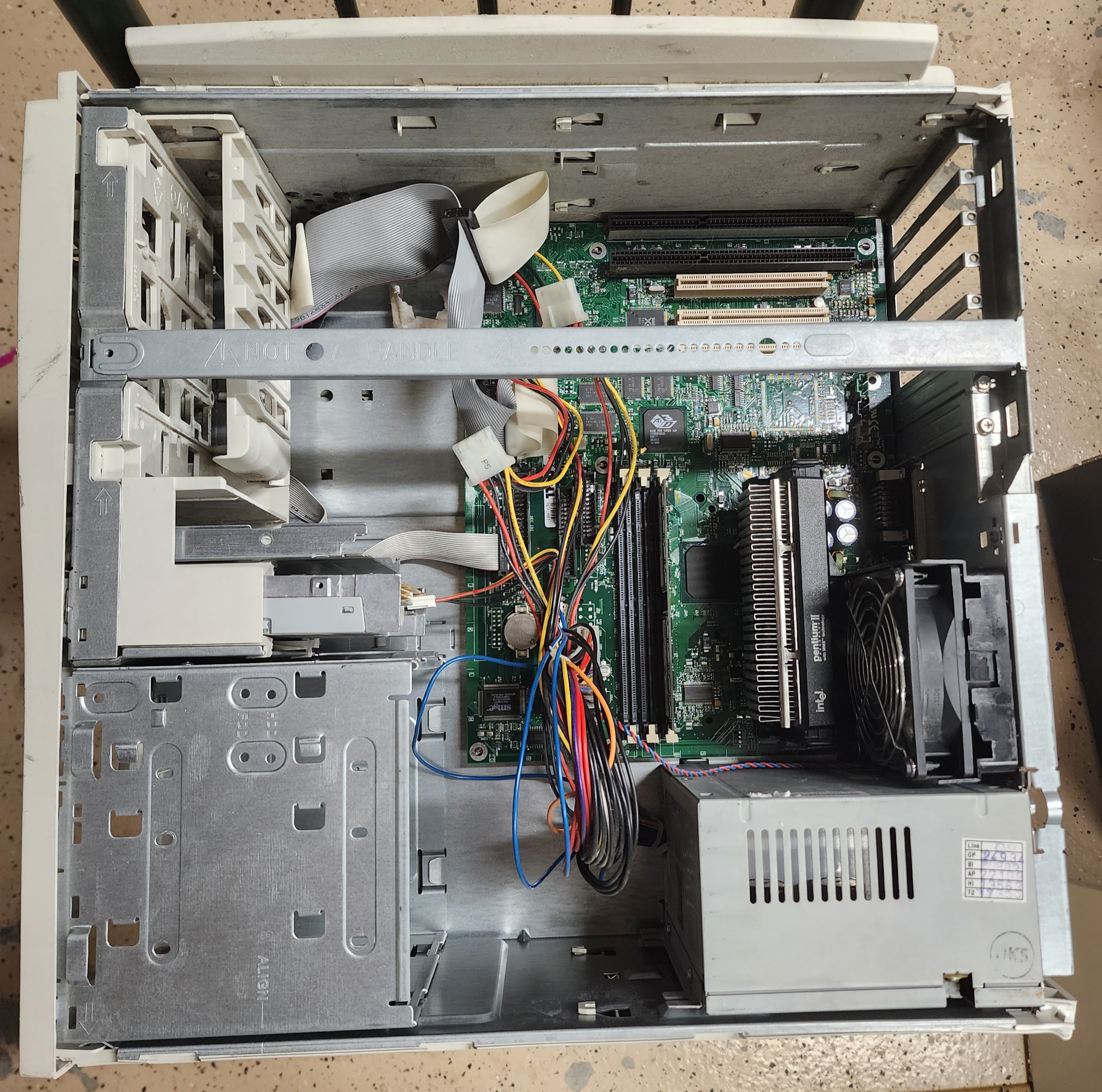 Dell Dimension V350 Pentium 2 desktop computer